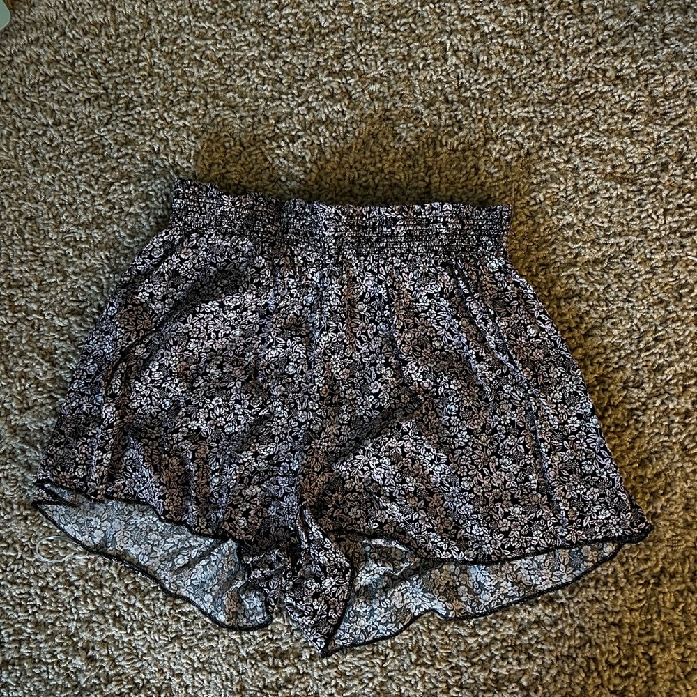 Garage Short; Pink Navy And White Flower; size XS